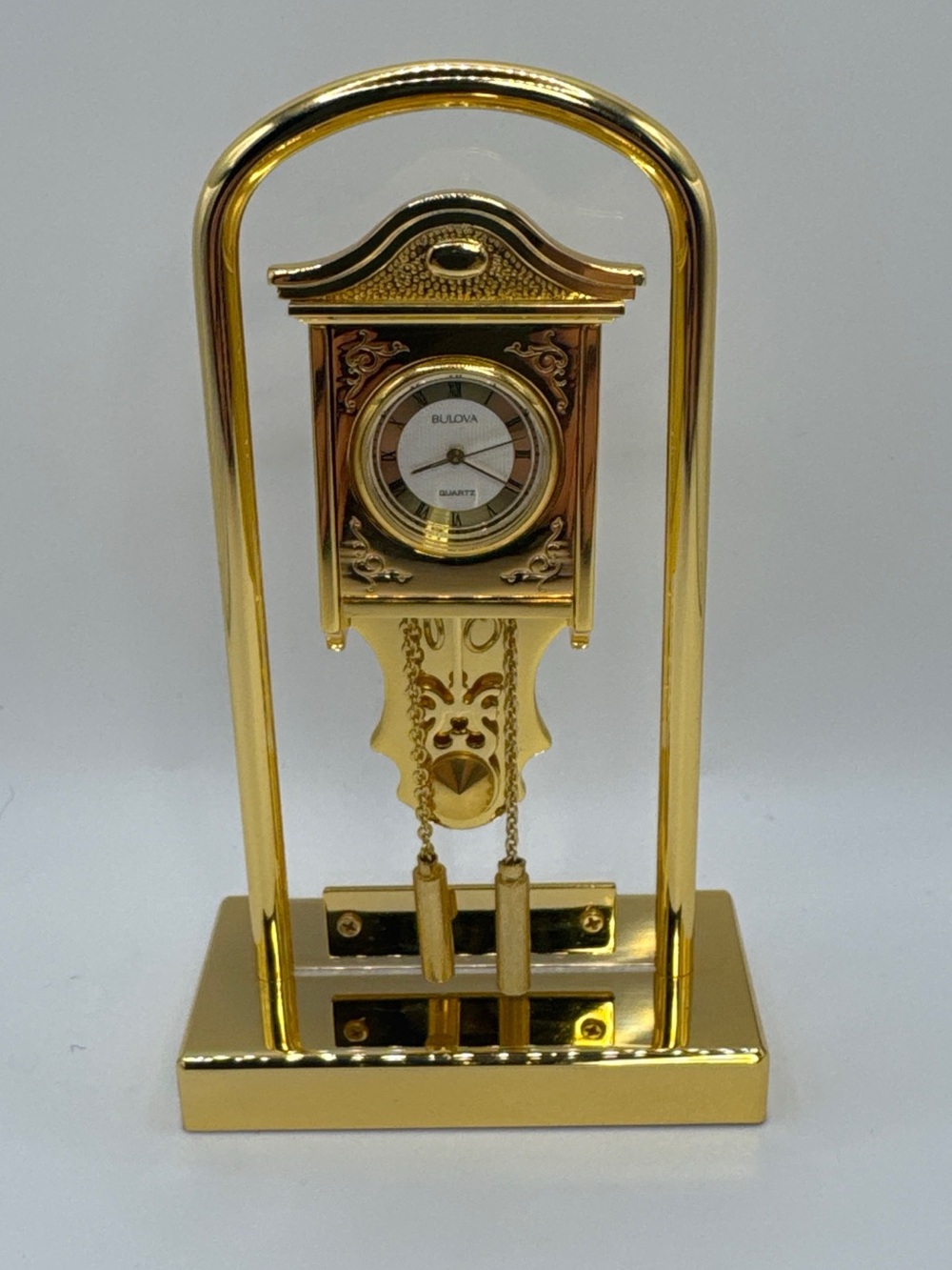 Vintage 1990 Bulova Gold-Tone Arch Quartz Miniature Desk Clock B-0532 (untested)